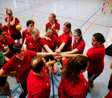  Das Bild zeigt das TeamSOD Handball bei einer Sportveranstaltung. 