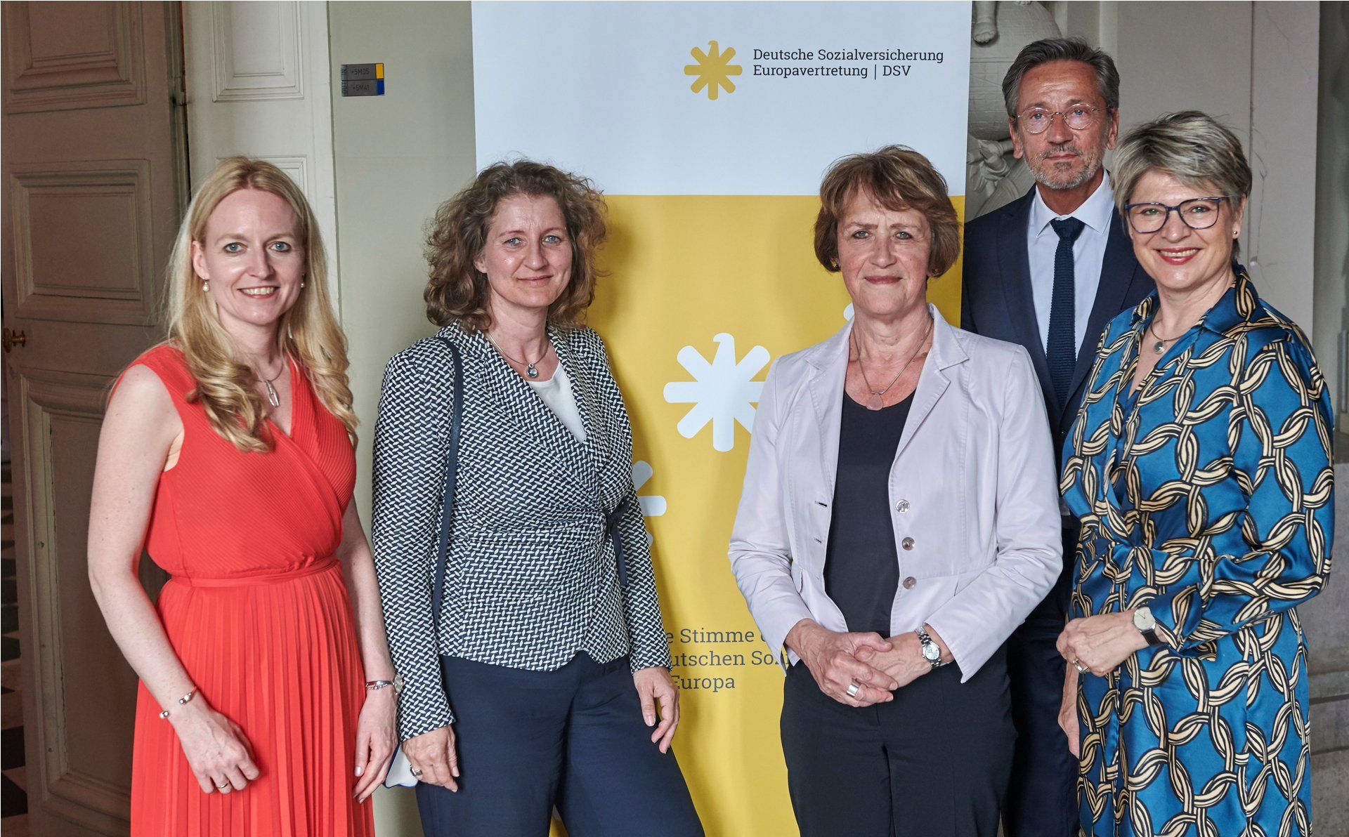 Für eine starke Europavertretung: DSV-Direktorin Ilka Wölfle, stellv. Direktor Ulrich Mohr sowie die Vertreterinnen der Spitzenverbände Dr. Edlyn Höller (DGUV), Dr. Doris Pfeiffer (GKV), Gundula Roßbach (DRV) – von links nach rechts © HorstWagner.eu